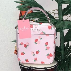 🍓kate spade daisy strawberries crossbody.NIB